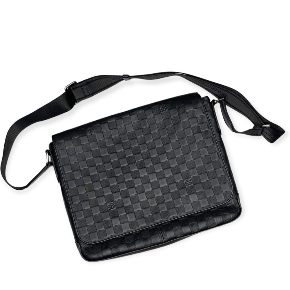 Louis vuitton  Damier Infini District MM crossbody